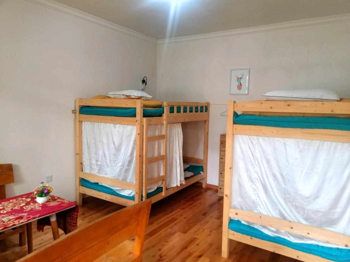 The Moon Bird Hostel Shangri-La Room photo