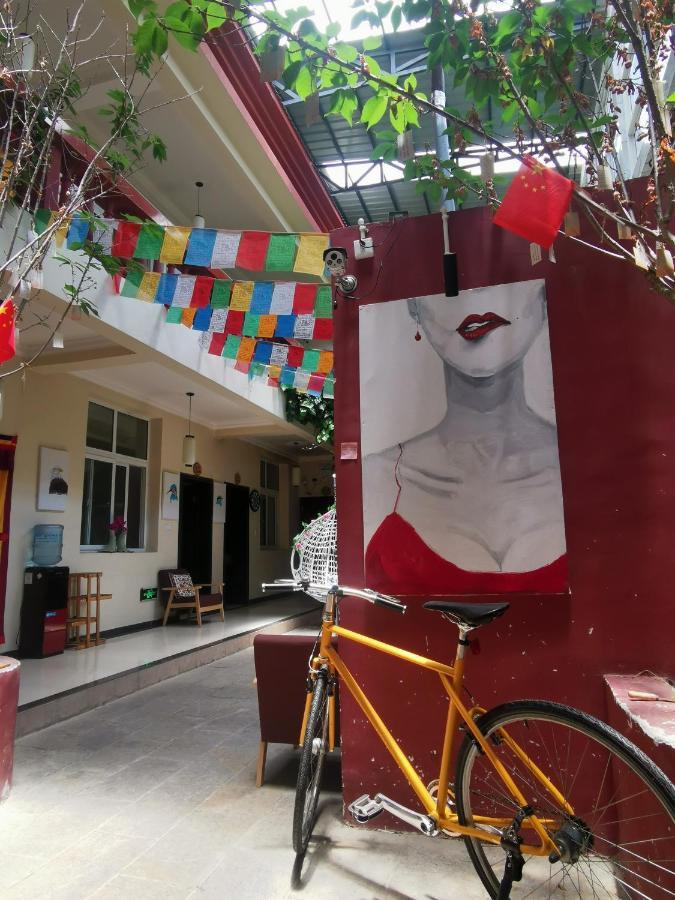 The Moon Bird Hostel Shangri-La Exterior photo